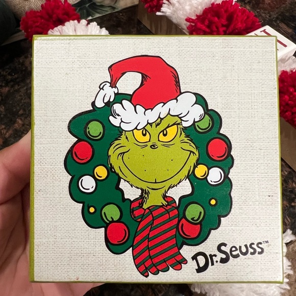 Dr. Seuss How The Grinch Stole Christmas Home Decor - Picture 3 of 4